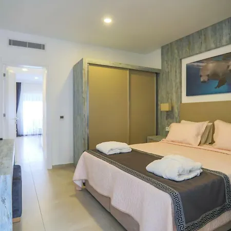 ホテル Victoria Suites *