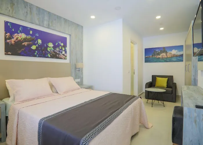 Victoria Suites *